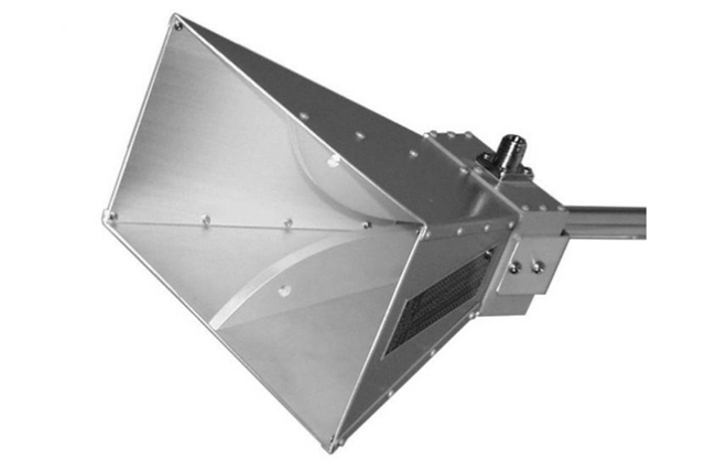 Двухгребневая широкополосная рупорная антенна BBHA 9120 A