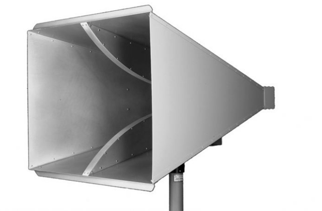 Двухгребневая широкополосная рупорная антенна BBHA 9120 G