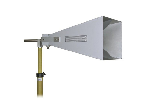 Двухгребневая широкополосная рупорная антенна BBHA 9120 E