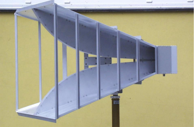 Двухгребневая широкополосная рупорная антенна BBHA 9120 F